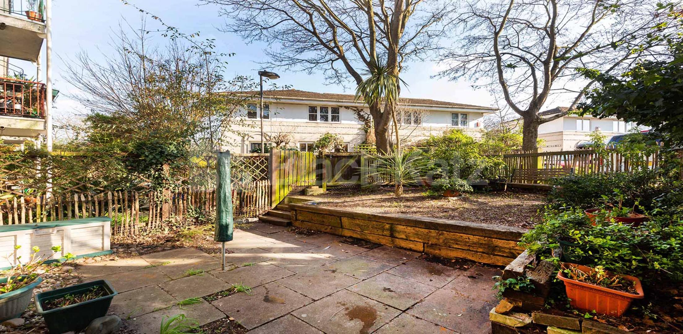 			GARDEN FLAT!, 1 Bedroom, 1 bath, 1 reception Flat			 Barker Drive, CAMDEN